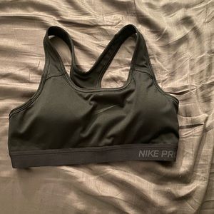 Nike Womens Pro Classic Padded Sports Bra, S-Black